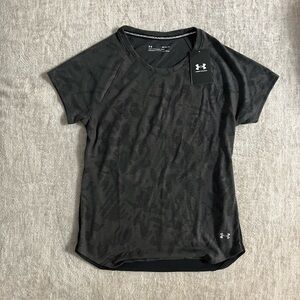 Women’s Under Armour running shirt sz S NWT